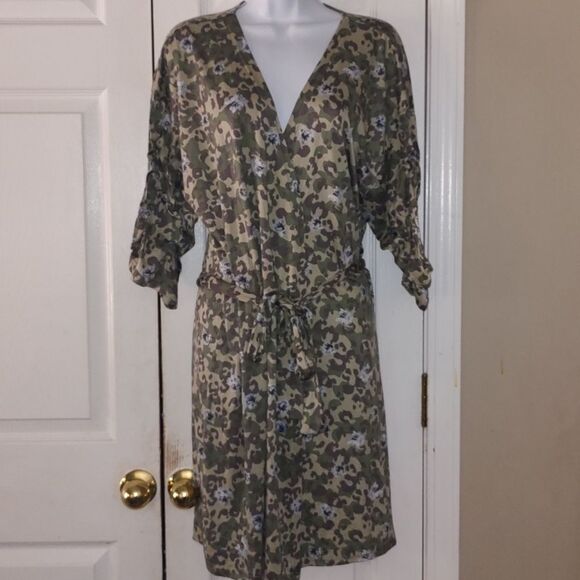 Ultra Soft army green and floral robe  Sz L - Picture 1 of 7